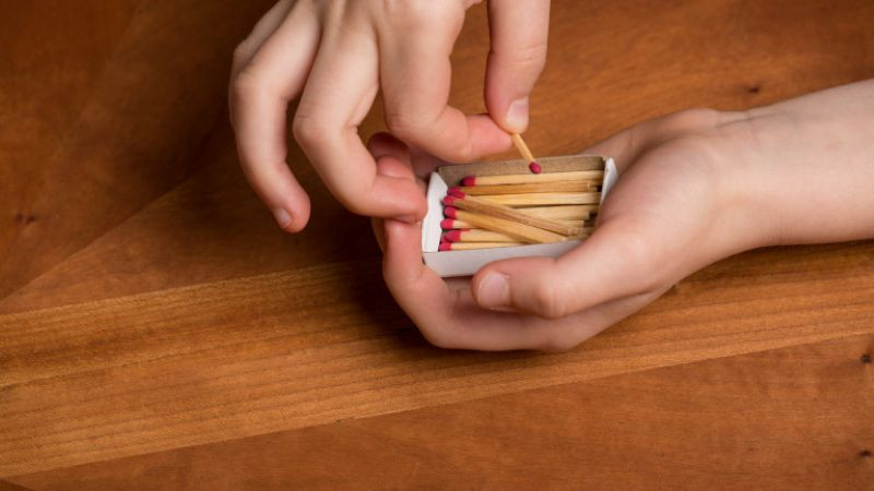 20-годишен подпали къща след скандал с родителите си в село край Стражица